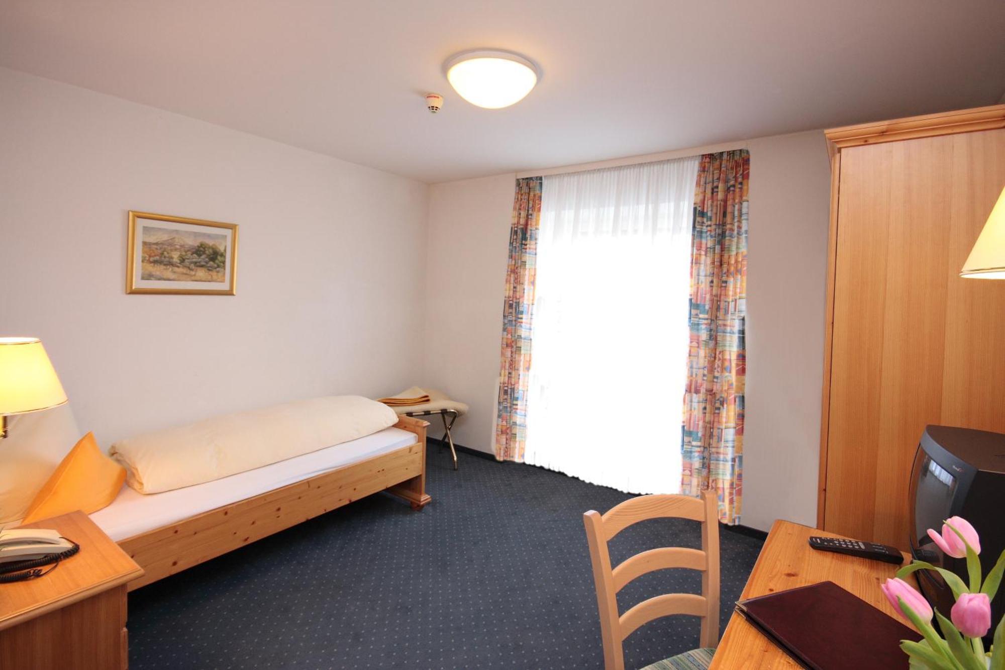 Hotel Trasen Waldkraiburg Eksteriør billede